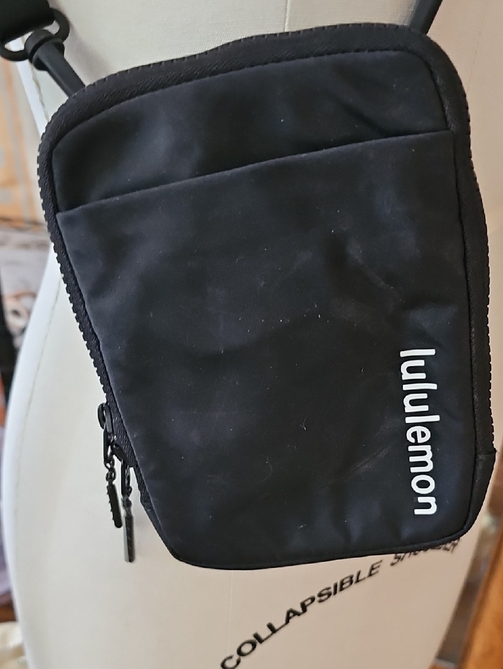 lululemon athletica Men’s Black Crossbody Pouch